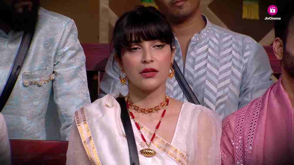Khanzadi exposed and scolded by Salman Khan